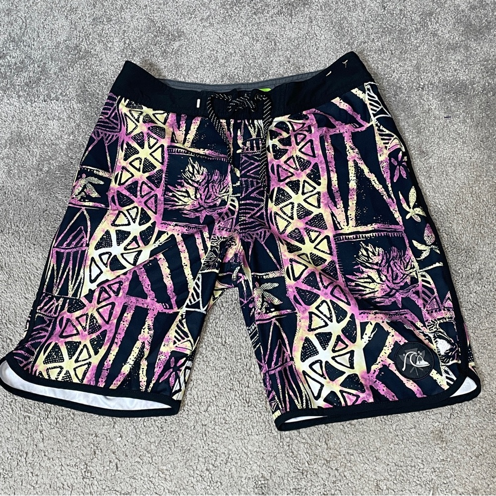 Quicksilver Men's Surfsilk‎ Hawaii Scallop Recycled Board Shorts Size 29